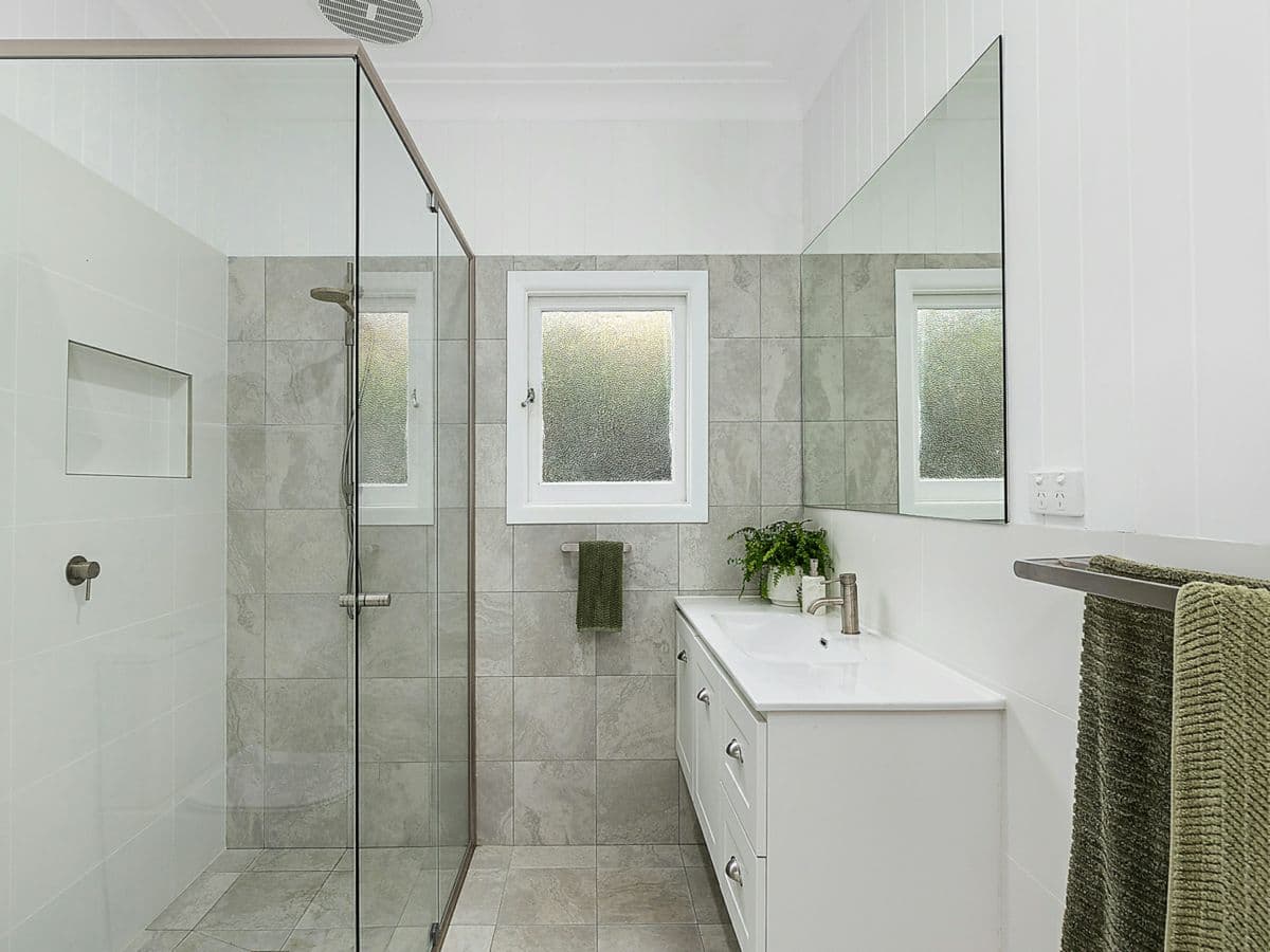 4 Edgewater Avenue, GREEN POINT, Green Point - Thumbnail 6