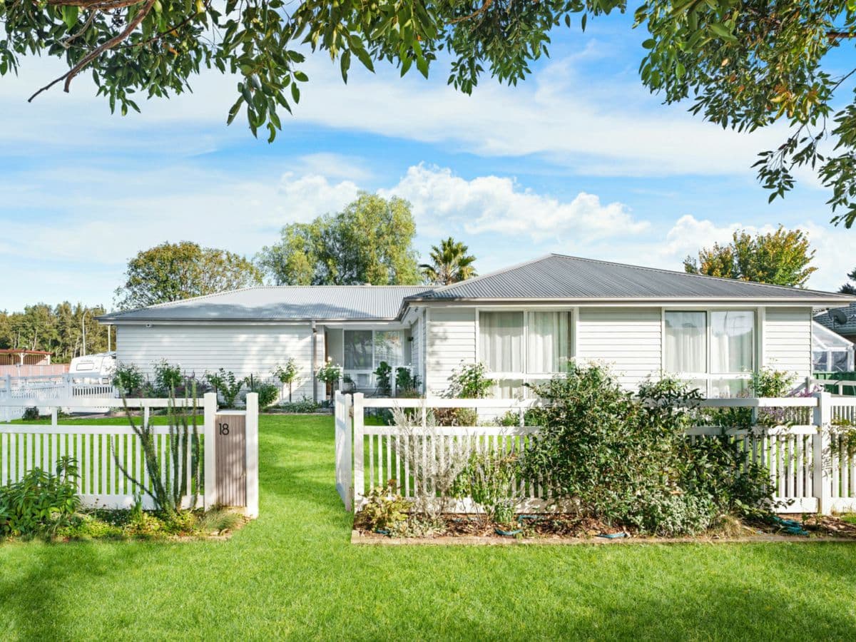 18 Hayter Parade, CAMDEN SOUTH, Camden South - Image 1