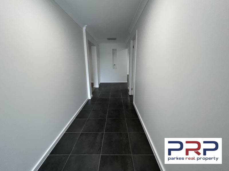 10 Cedar Crescent,, PARKES NSW 2870, Parkes - Thumbnail 2