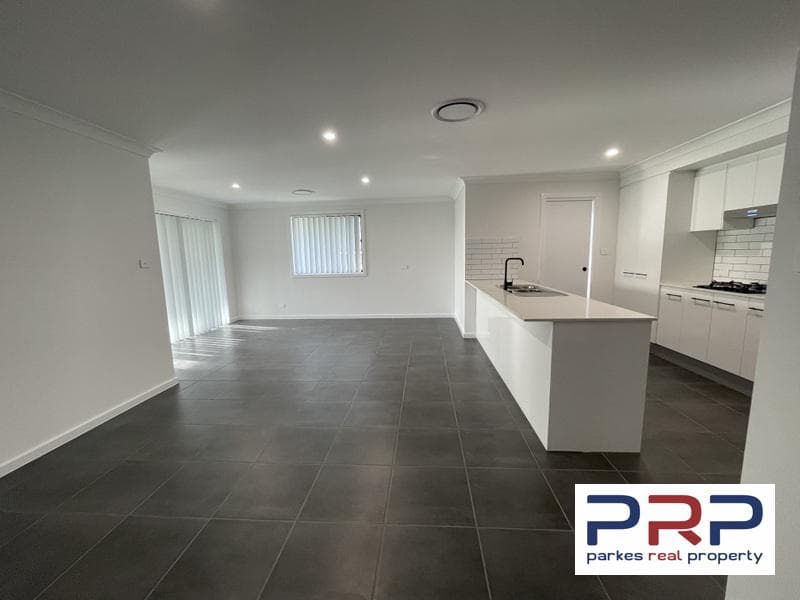 10 Cedar Crescent,, PARKES NSW 2870, Parkes - Thumbnail 3