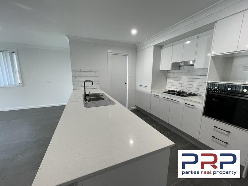 10 Cedar Crescent,, PARKES NSW 2870, Parkes - Thumbnail 4