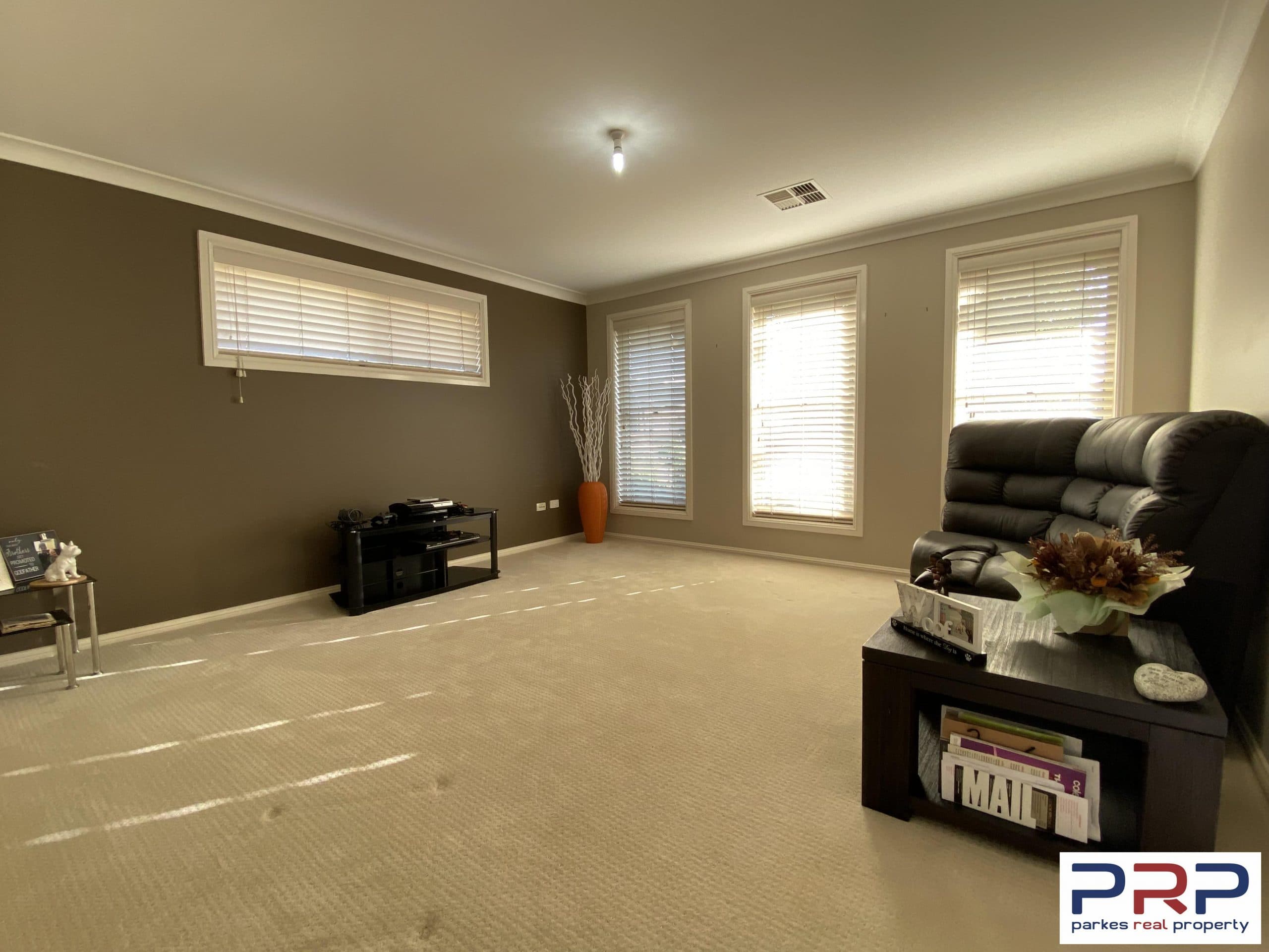 5 Cedar Crescent,, PARKES NSW 2870, Parkes - Thumbnail 3