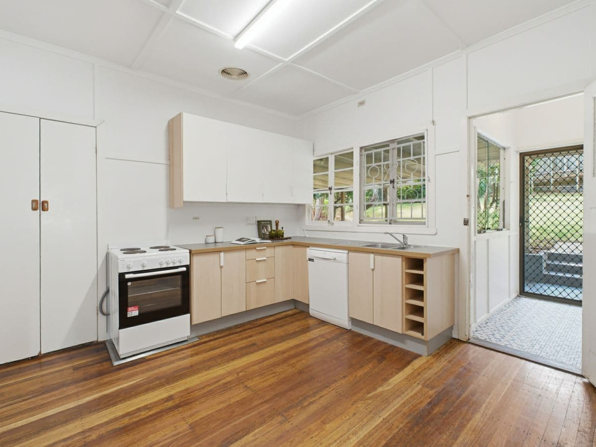54 Coonara Street, HOLLAND PARK, Holland Park - Thumbnail 5