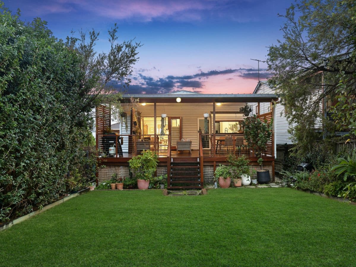 22 Fuller Street, LUTWYCHE, Windsor - Thumbnail 2