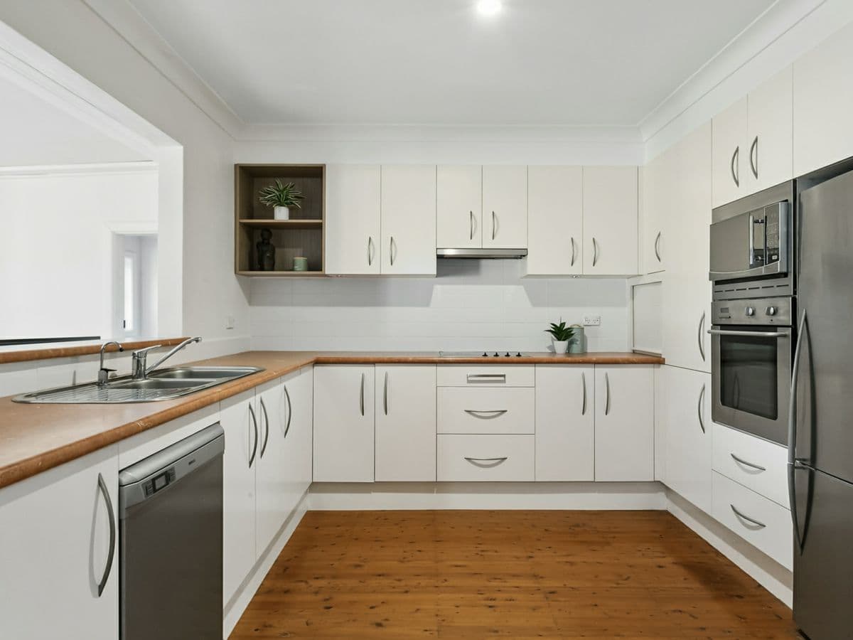 22 Glenview Place, ENGADINE, Engadine - Thumbnail 2