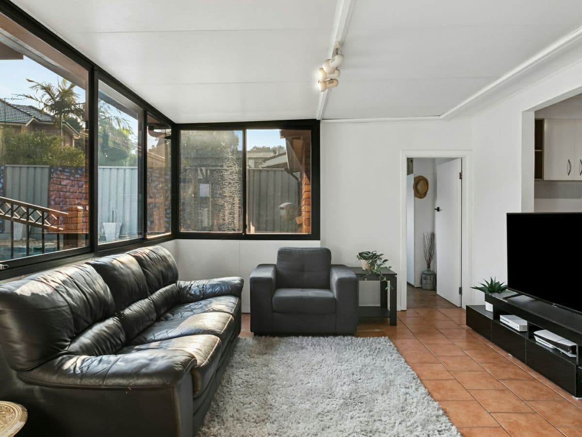 22 Glenview Place, ENGADINE, Engadine - Thumbnail 4