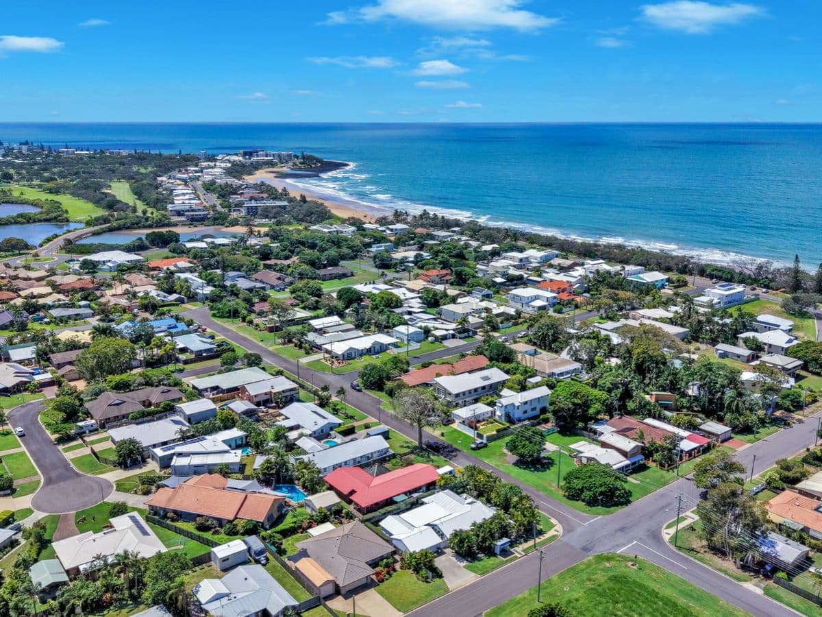 19 Trevors Road, BARGARA, Bargara - Thumbnail 3