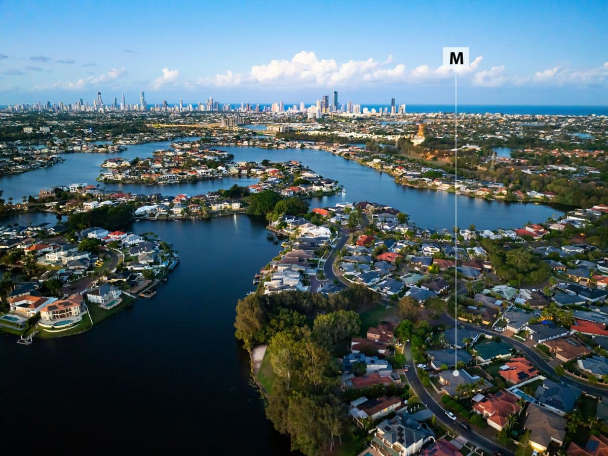 49 Martingale Circuit, CLEAR ISLAND WATERS, Clear Island Waters - Thumbnail 2