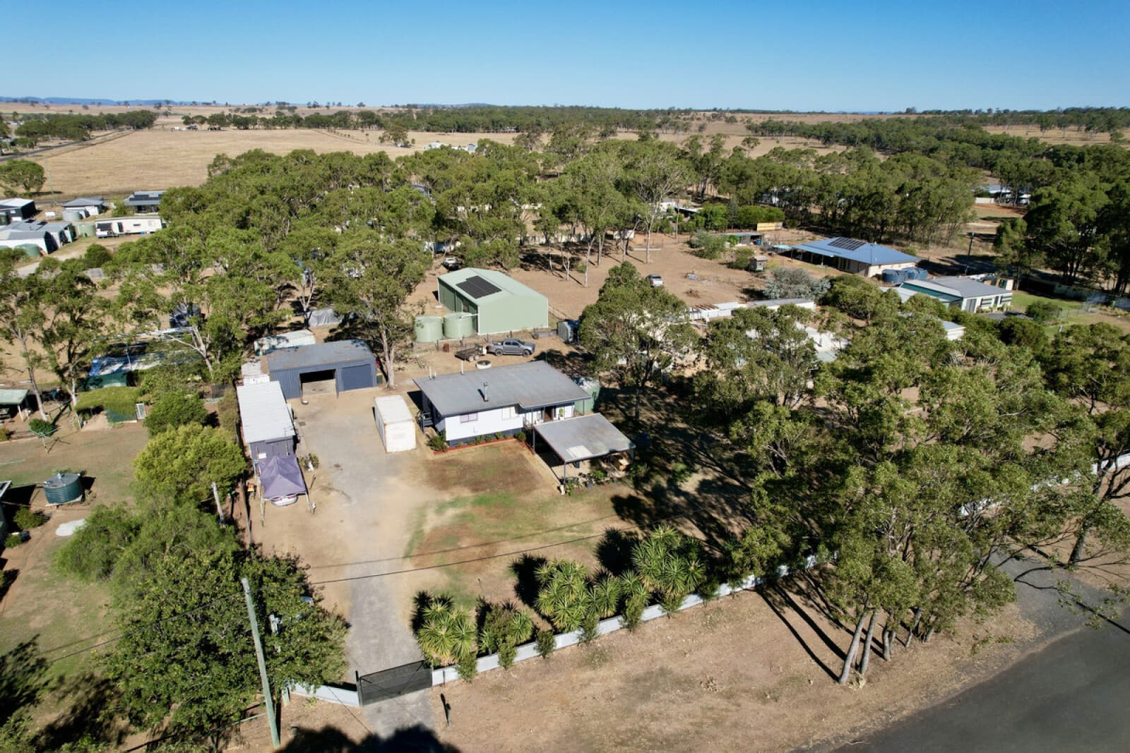 33 Allora Street Hendon QLD 4362, Hendon - Thumbnail 2