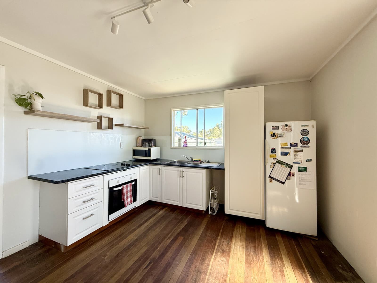 33 Allora Street Hendon QLD 4362, Hendon - Thumbnail 4