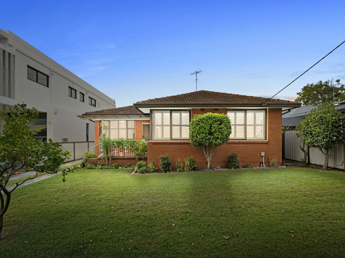 12 Woonah Street, LITTLE BAY, Little Bay - Image 1
