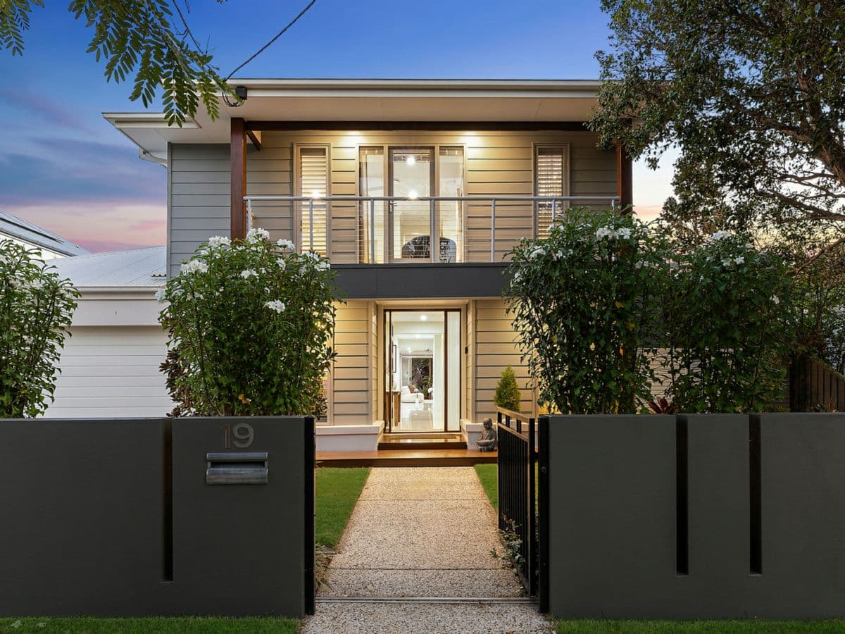 19 Sandon Street, GRACEVILLE, Graceville - Thumbnail 3