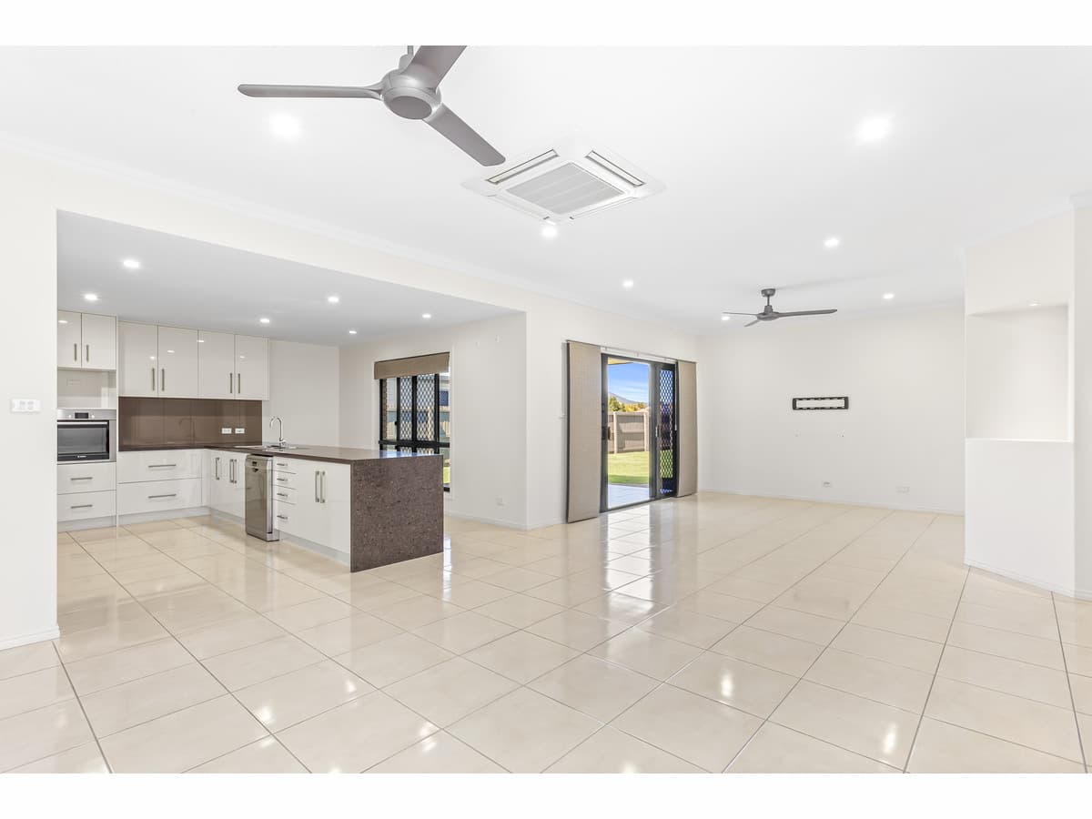 13 Mistletoe Avenue, Norman Gardens QLD, Norman Gardens - Thumbnail 2