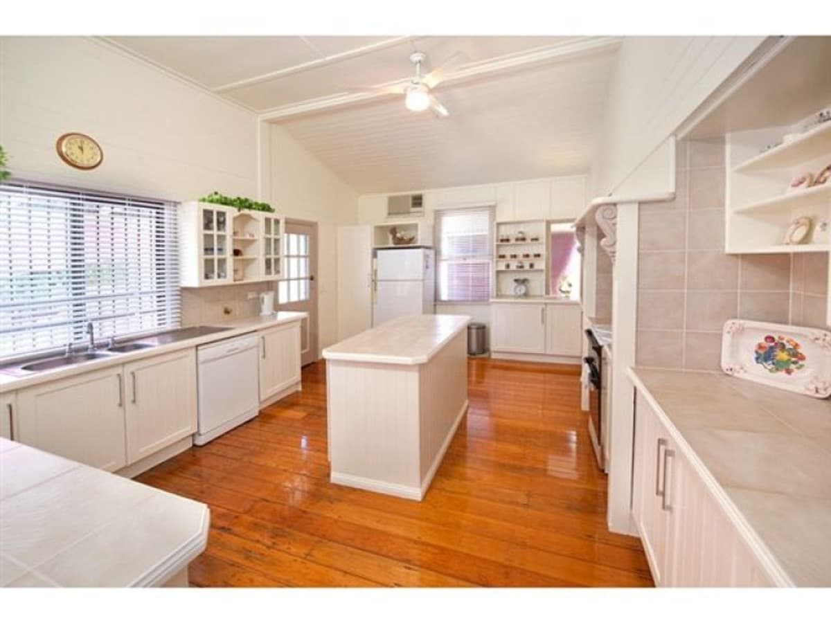 49 Ross Street, Allenstown QLD, Allenstown - Thumbnail 3