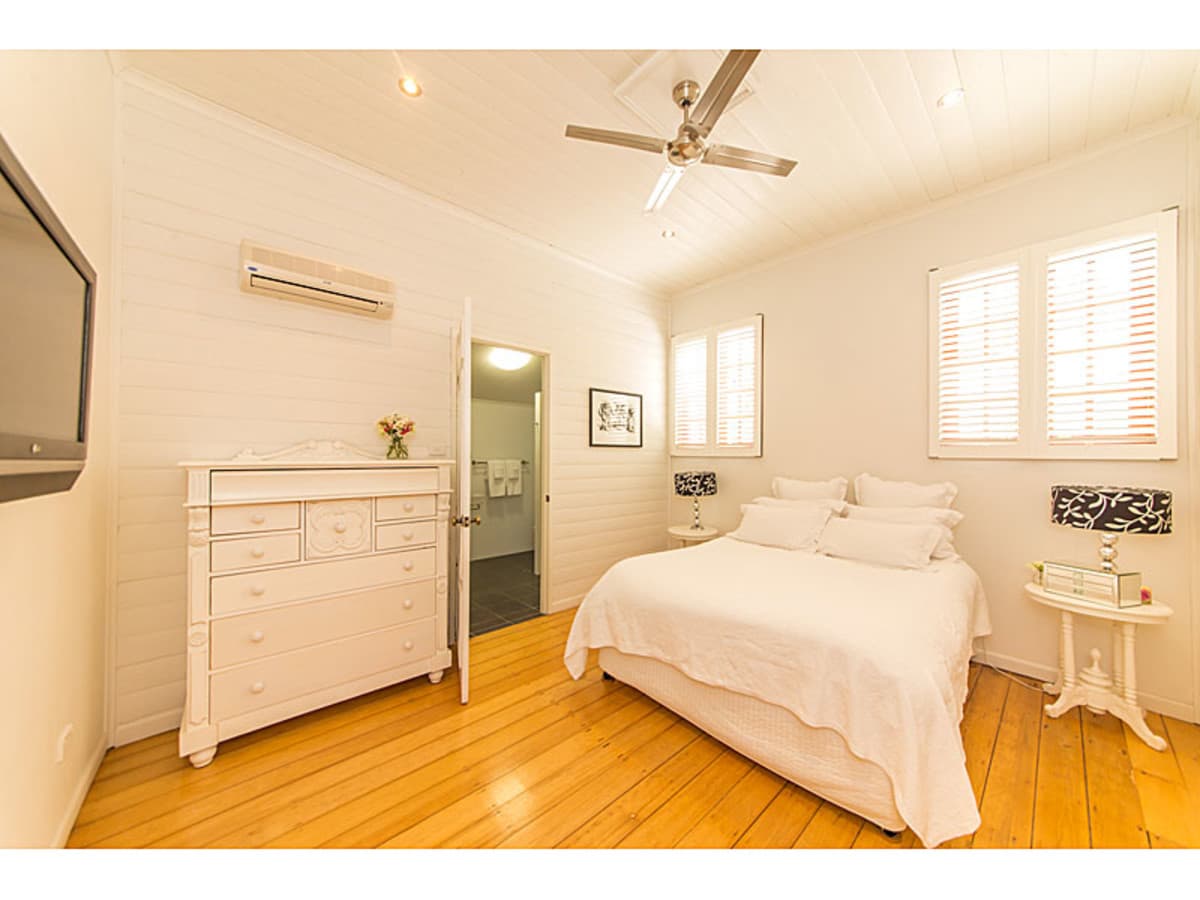 32 Beaconsfield Tce, The Range QLD, The Range - Thumbnail 2