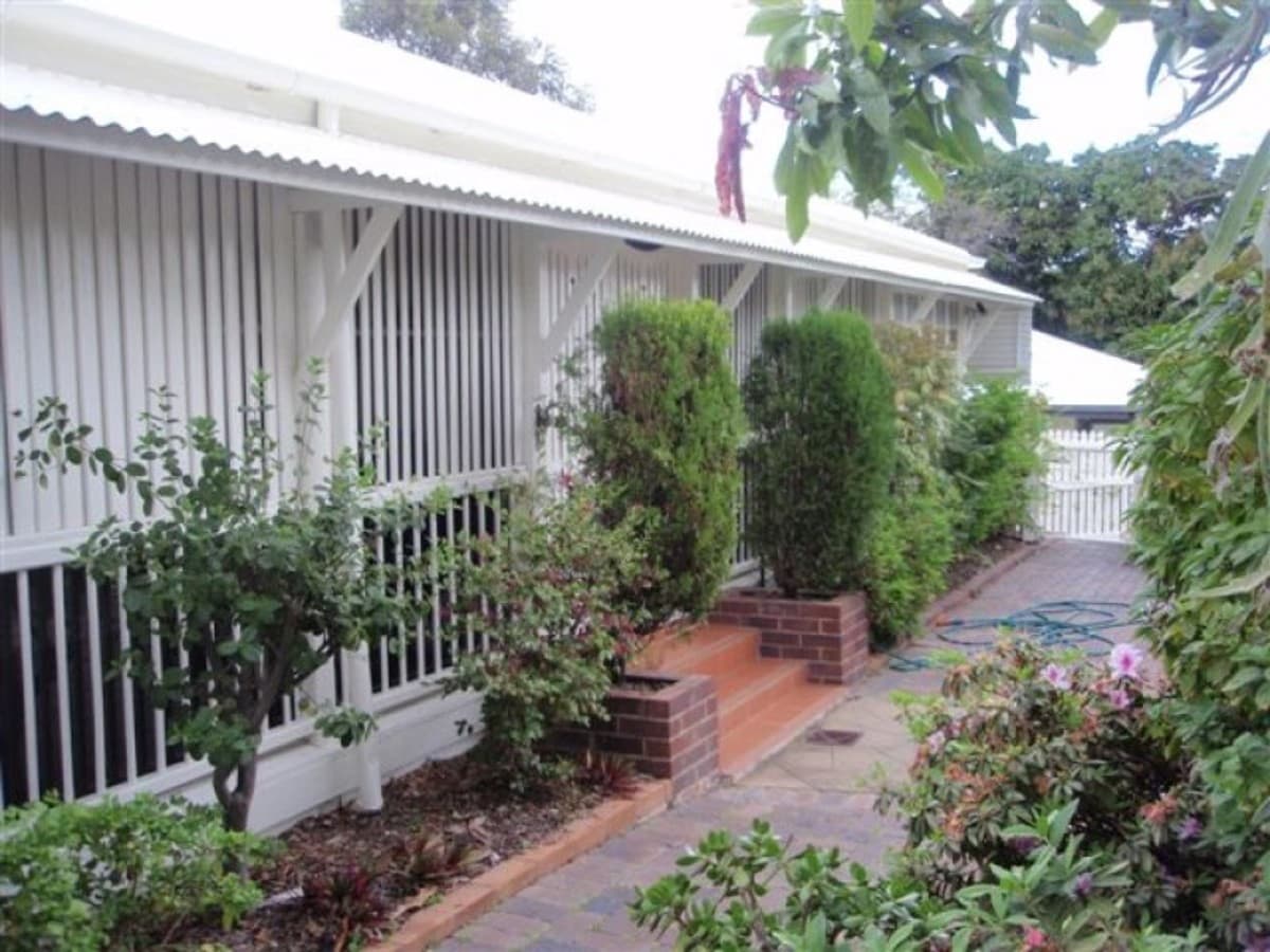 97 Cambridge Street, Rockhampton QLD, Rockhampton City - Thumbnail 2