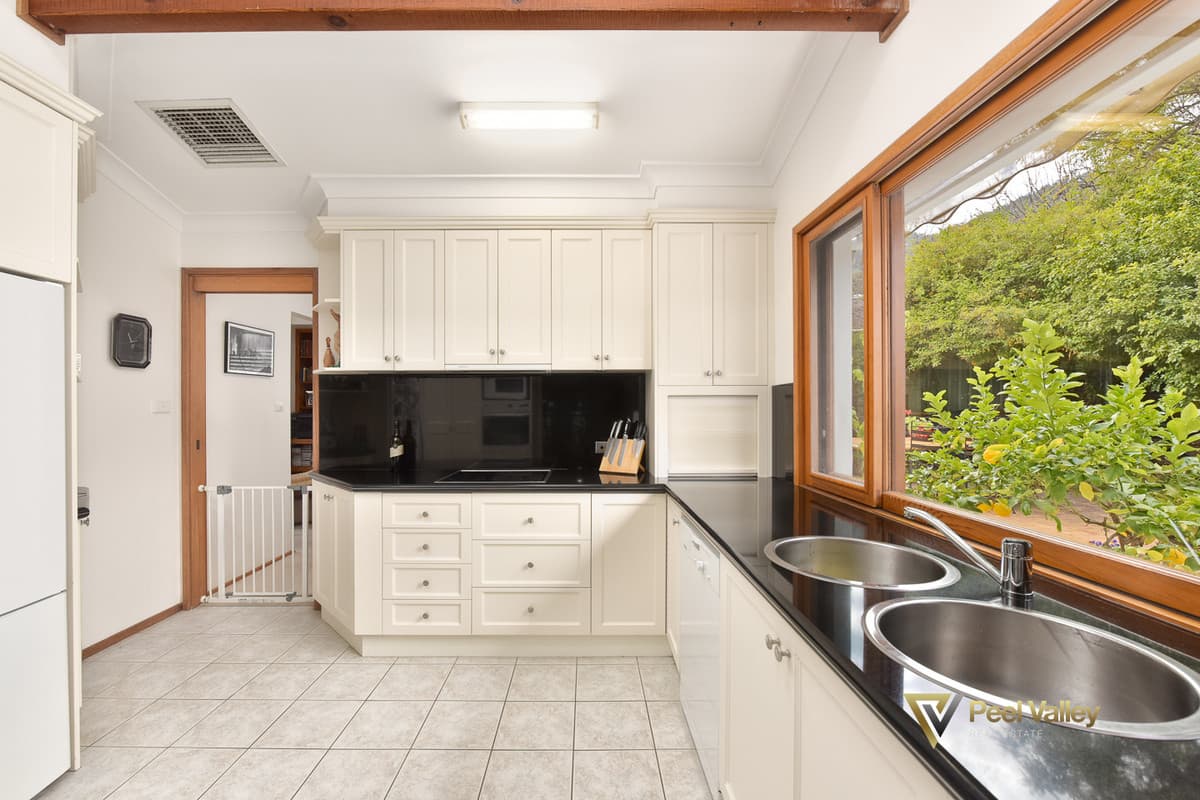 12 Woodburn Way East, TAMWORTH NSW 2340, Tamworth - Thumbnail 2