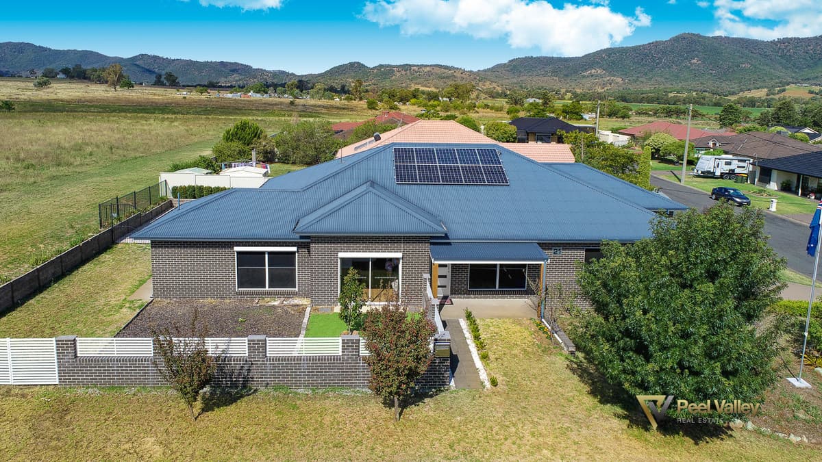 21 Garden Street, KOOTINGAL NSW 2352, Kootingal - Image 1