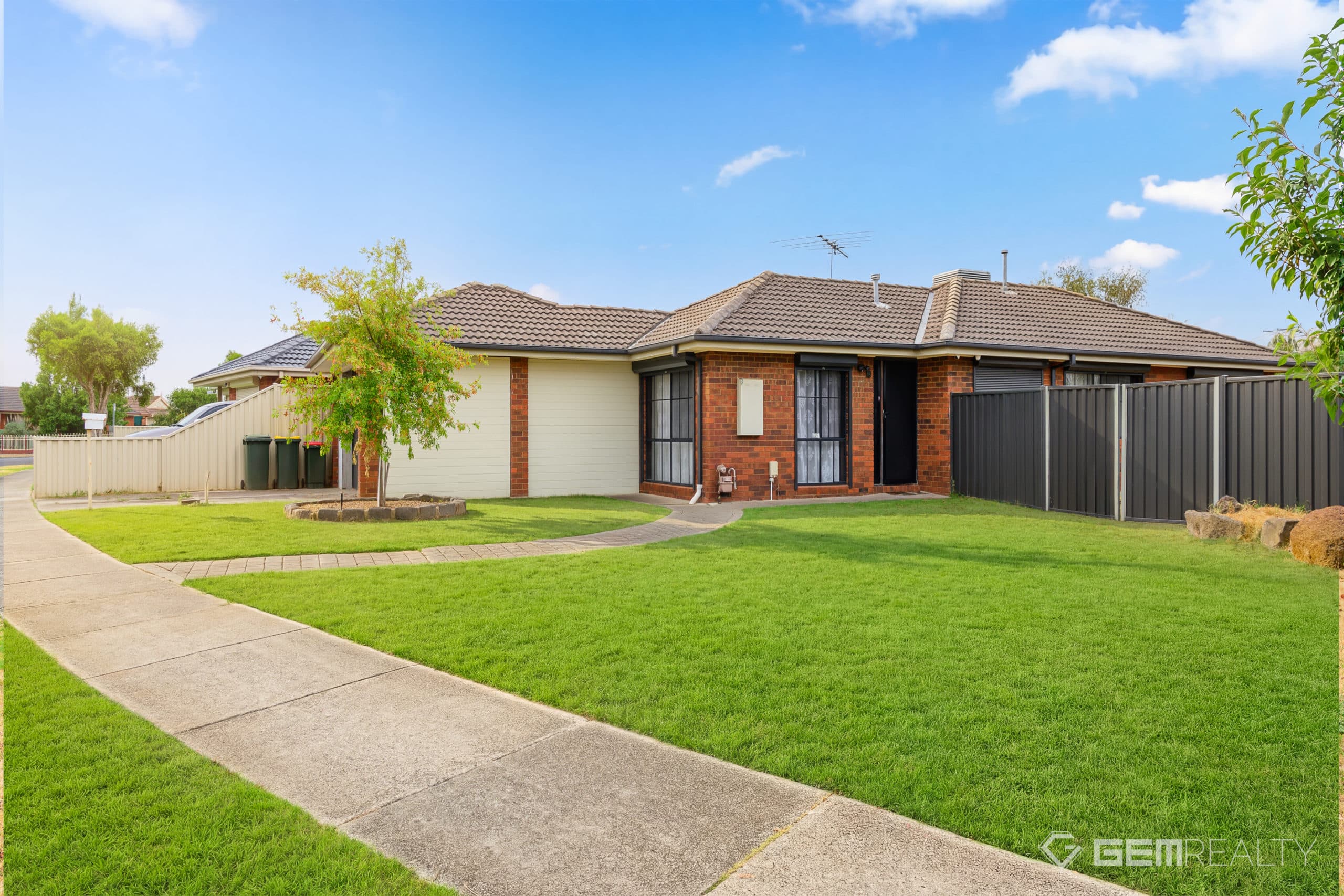 77 Banbury Crescent, Craigieburn VIC, Craigieburn - Thumbnail 2