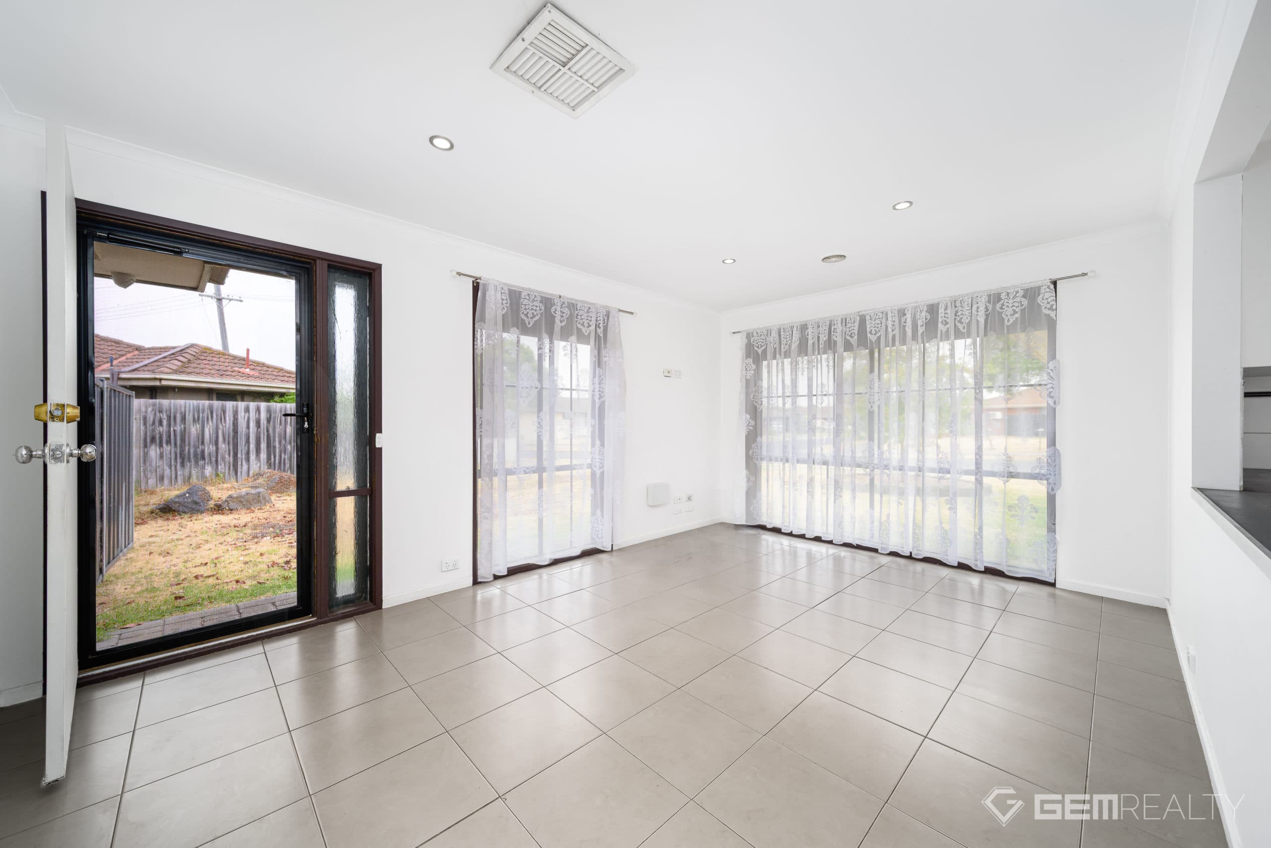 77 Banbury Crescent, Craigieburn VIC, Craigieburn - Thumbnail 3