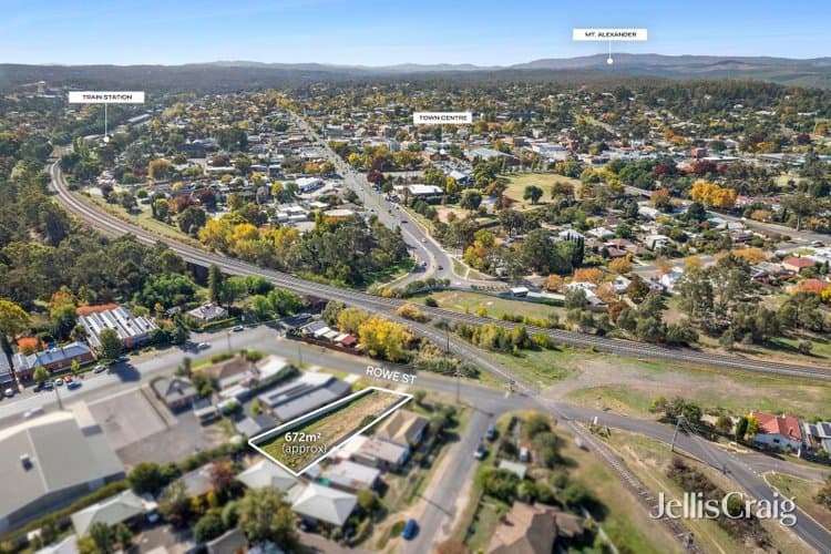 4 Rowe Street, Castlemaine
    
    
      
        672 m2, Castlemaine - Image 1