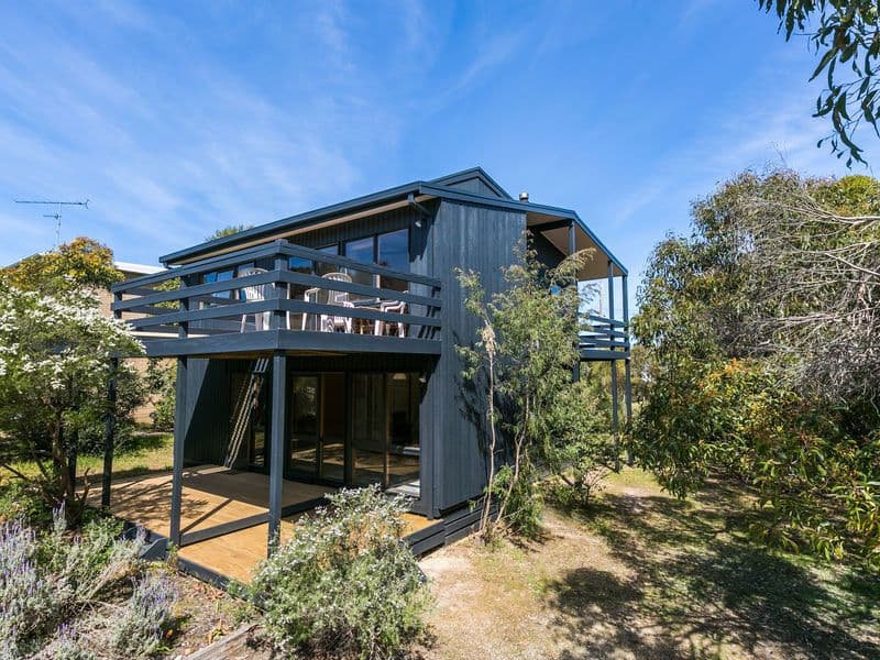 16 Aireys Street, Aireys Inlet - Thumbnail 2