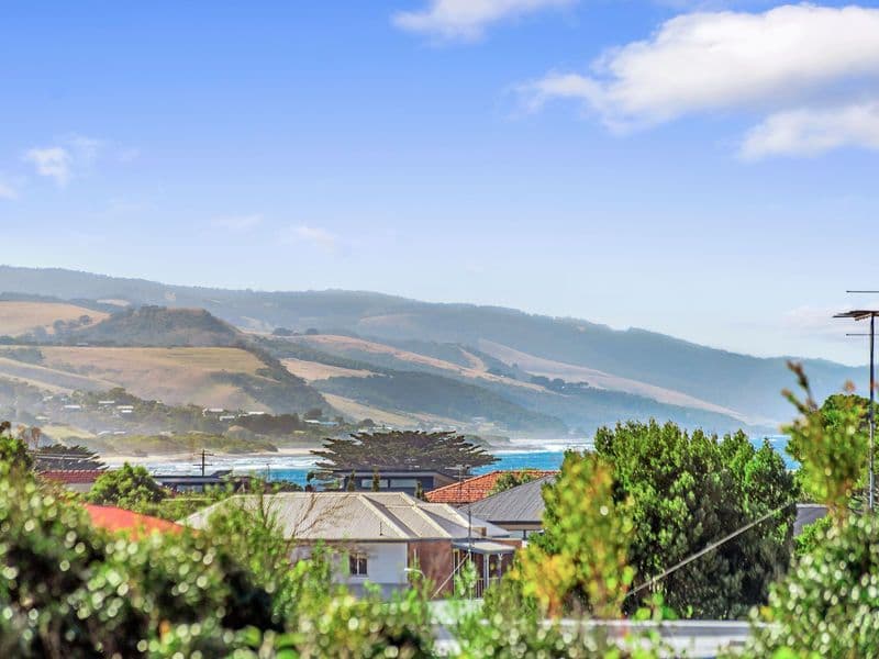 11 Dolphin Court, Apollo Bay - Image 1