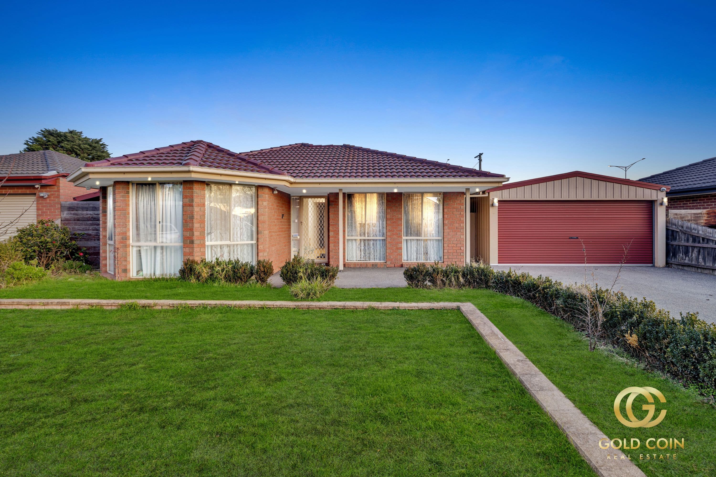 8 Landau Court, Cranbourne North - Image 1
