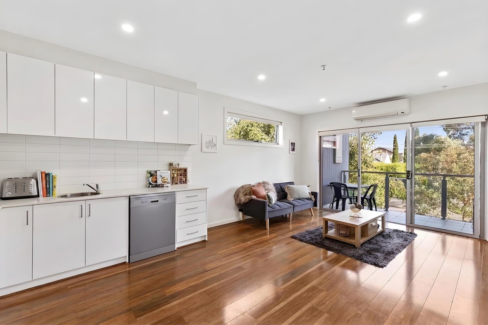 4/2 Hudson Street, Coburg - Thumbnail 2