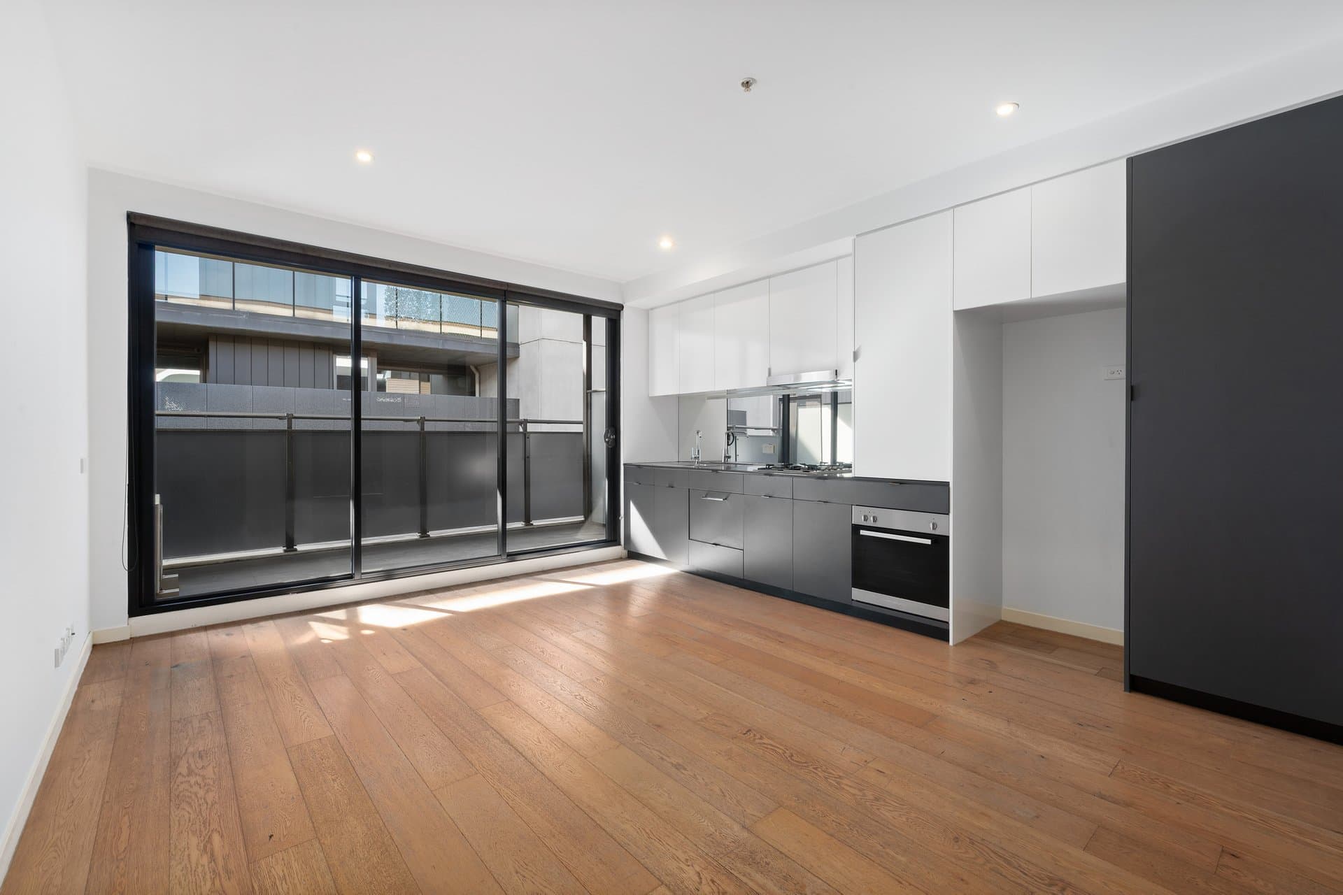 204/18 Queen Street, Blackburn - Thumbnail 2