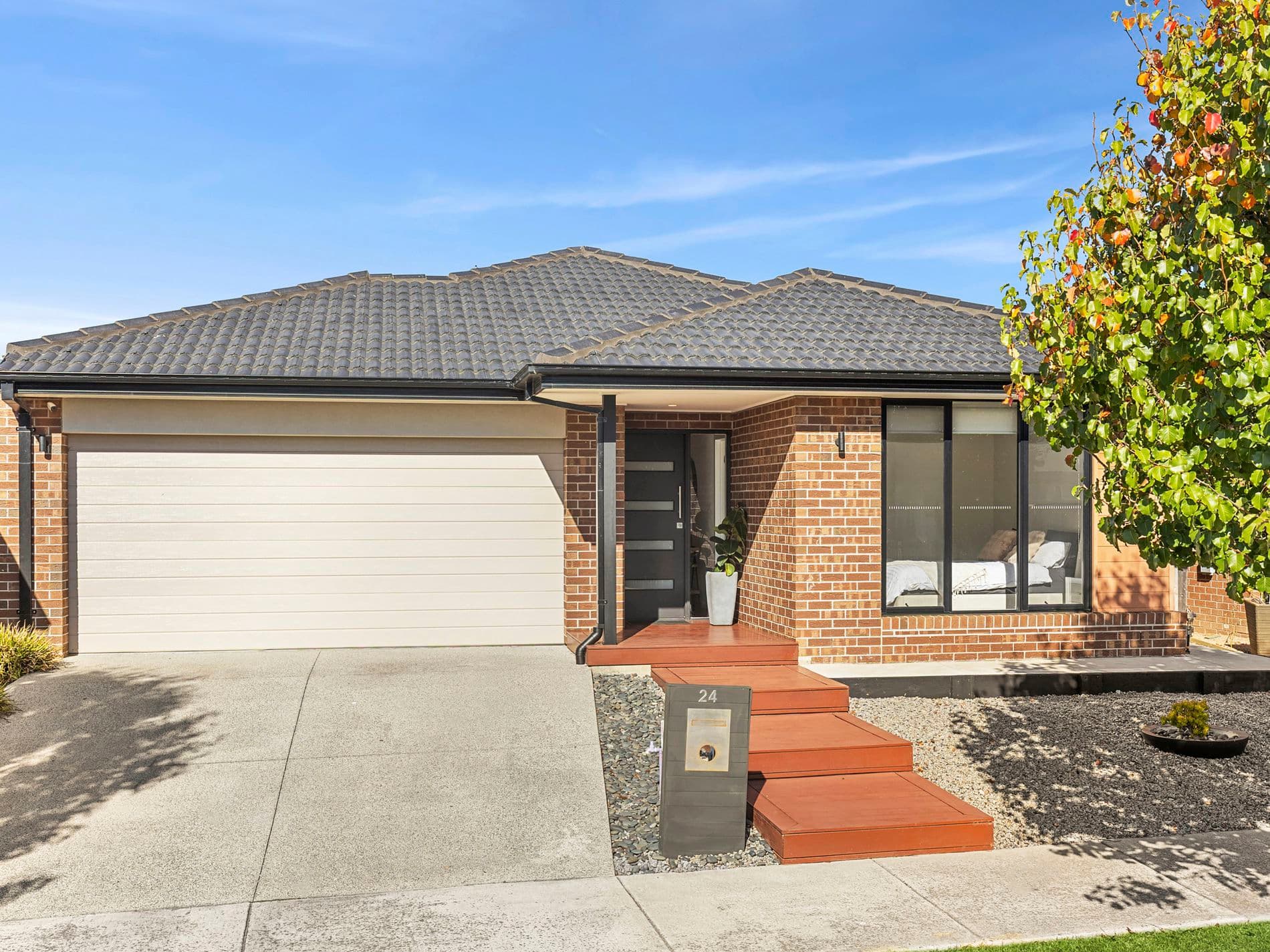 24 Winterfell Road, Charlemont - Image 1