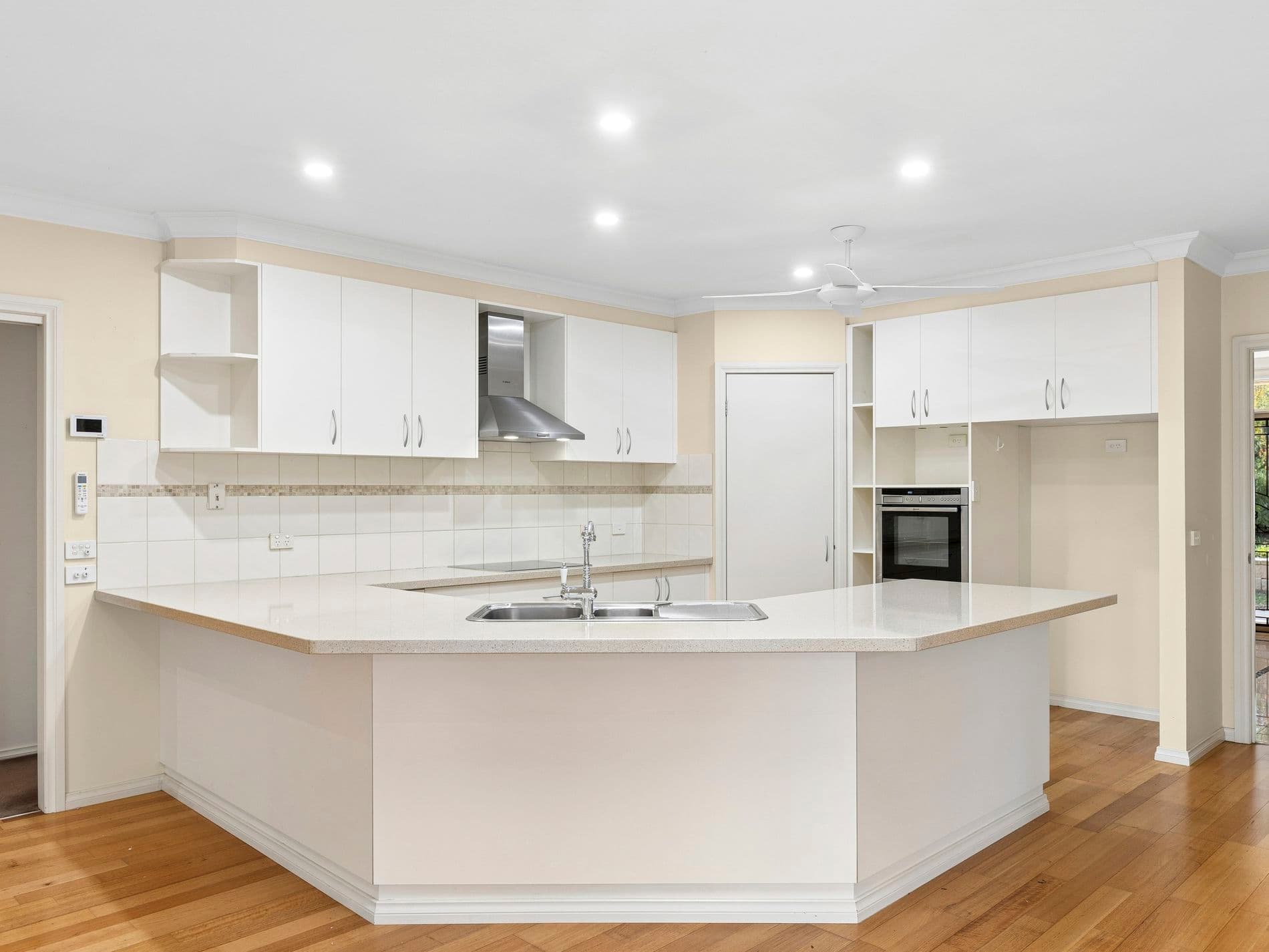 8 Dione Mews, Wandana Heights - Thumbnail 2