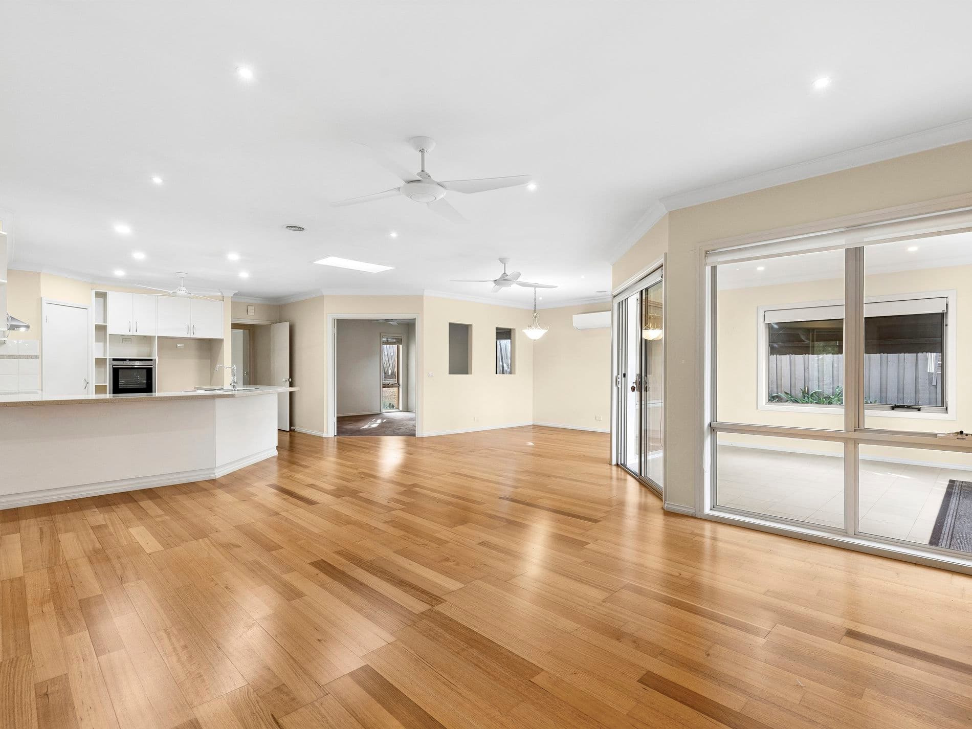 8 Dione Mews, Wandana Heights - Thumbnail 3