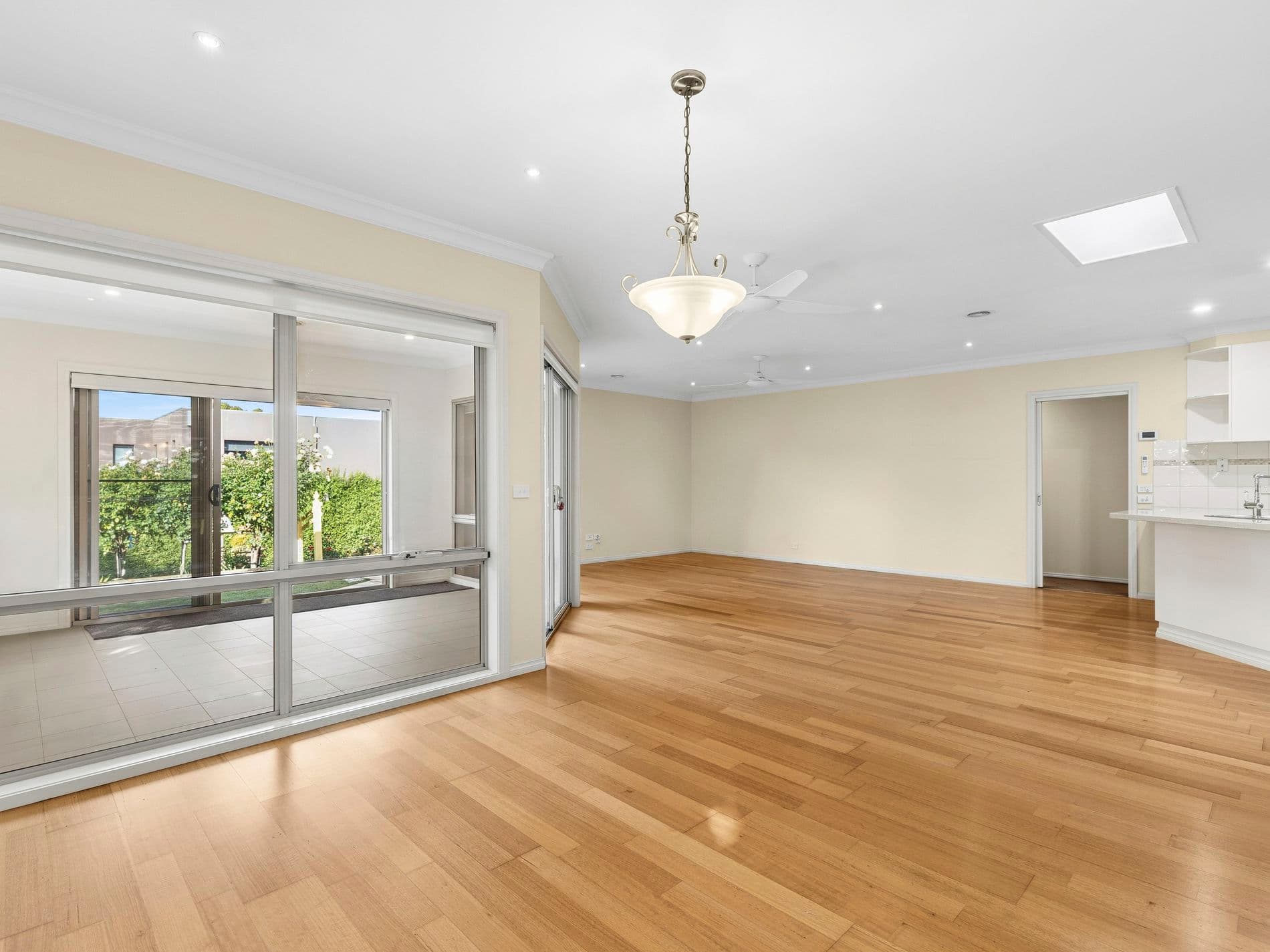 8 Dione Mews, Wandana Heights - Thumbnail 4