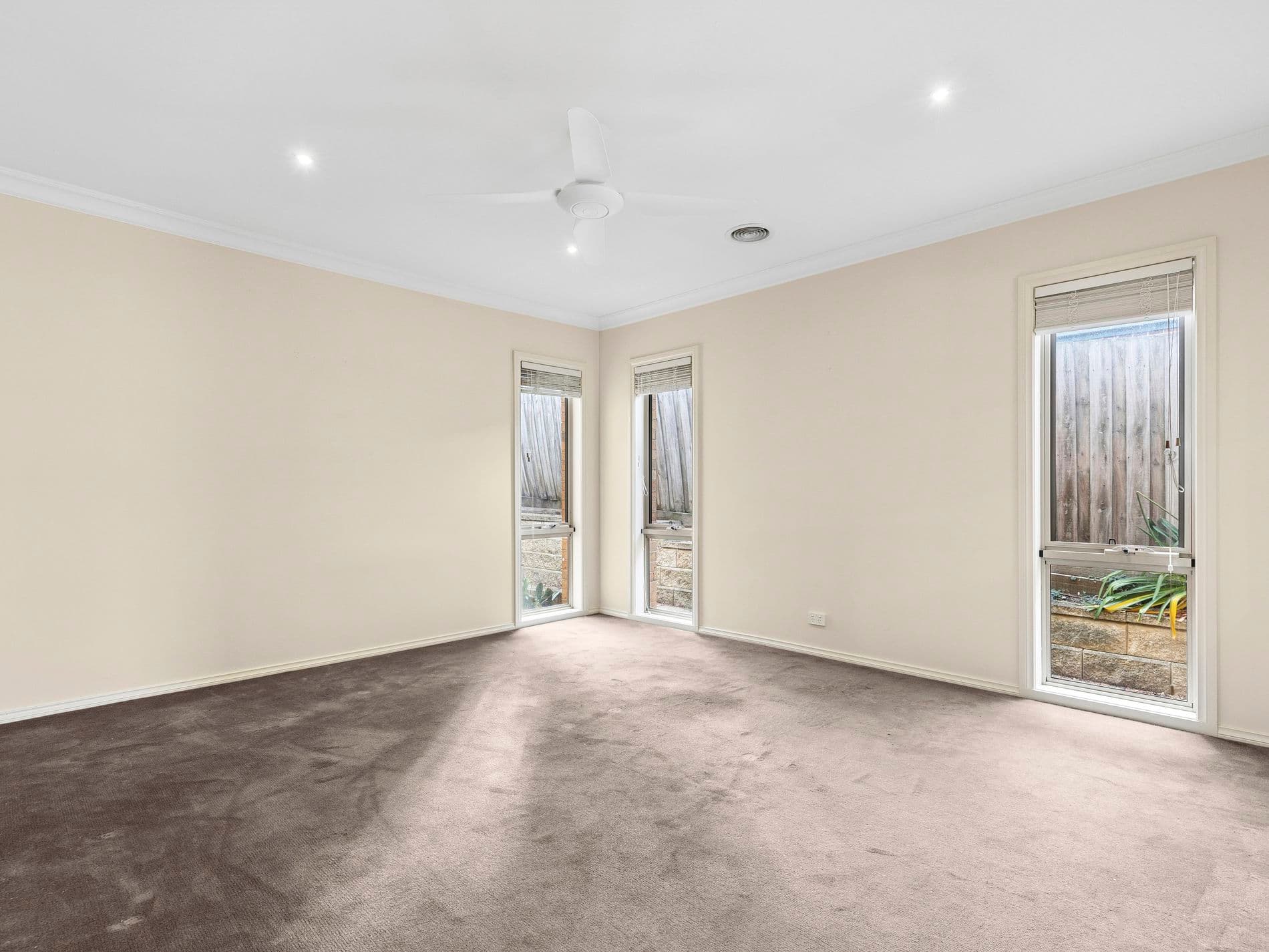 8 Dione Mews, Wandana Heights - Thumbnail 5