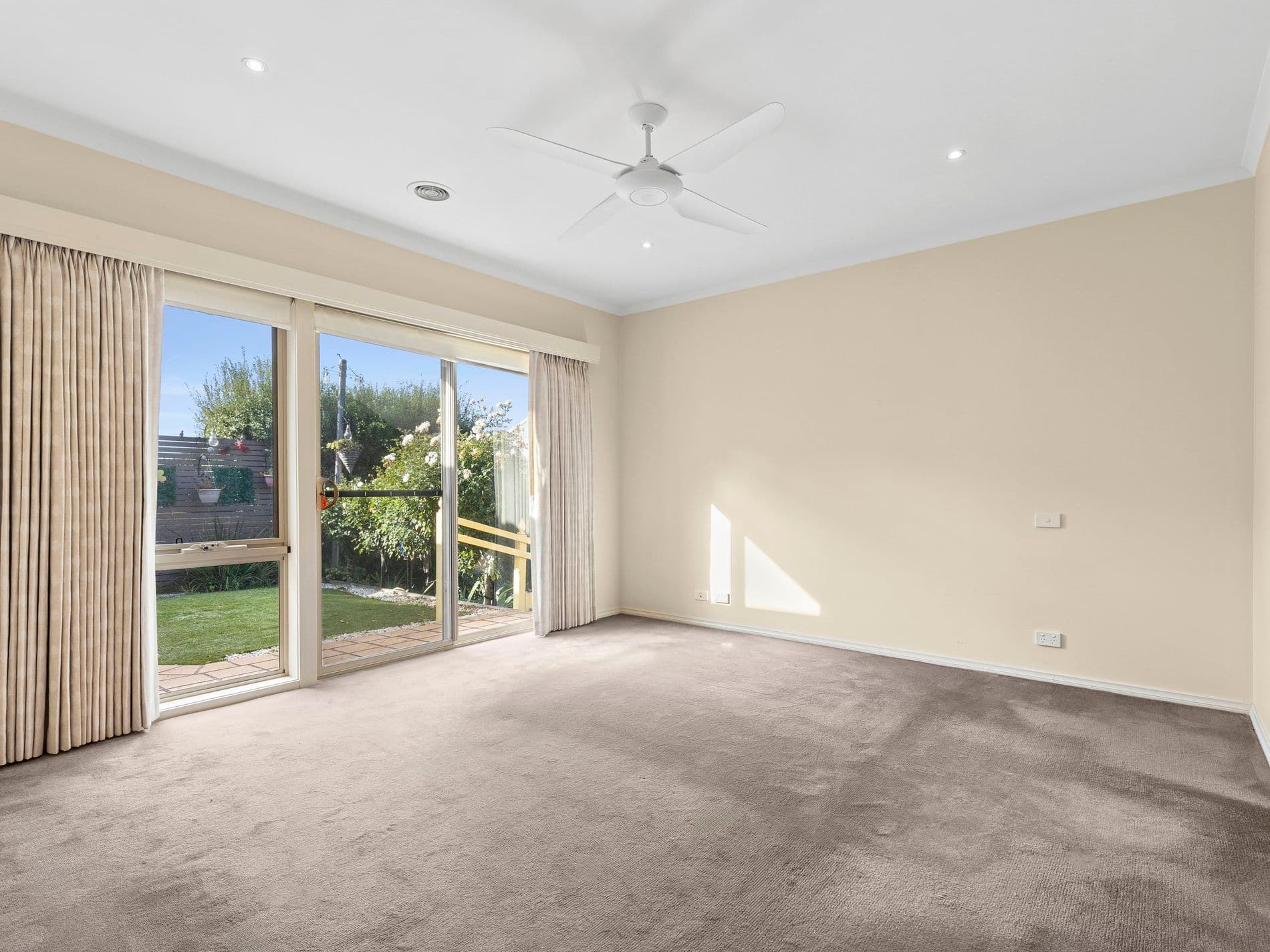 8 Dione Mews, Wandana Heights - Thumbnail 7