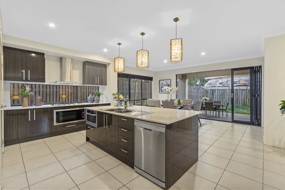 18 Skyview Avenue, Rochedale, Rochedale - Thumbnail 4