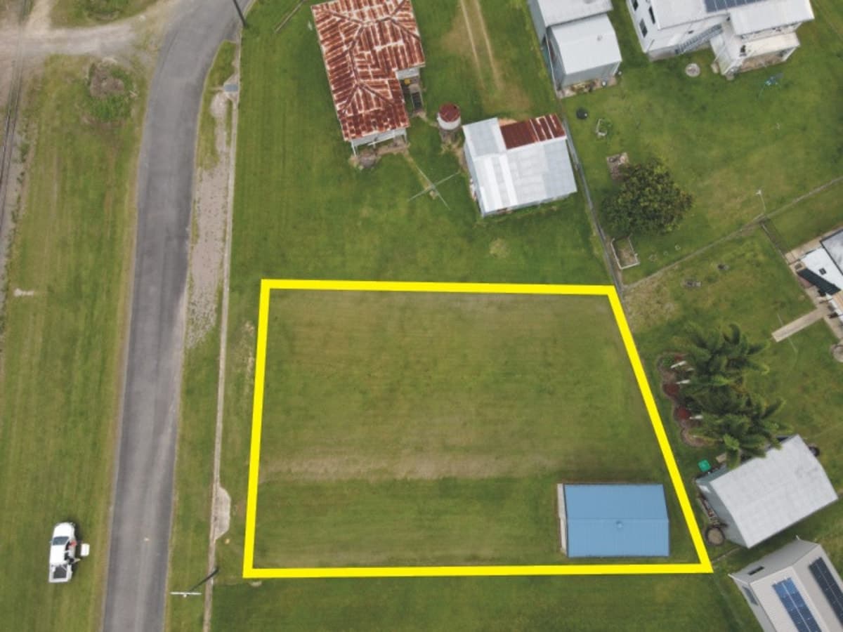 26 Wallis Street, Trebonne, QLD, Trebonne - Thumbnail 2