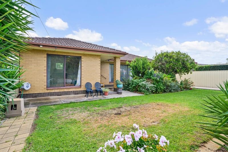 16 Trim Crescent, Old Noarlunga - Thumbnail 2
