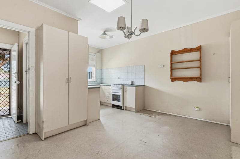 8 Mundon Street, Campbelltown - Thumbnail 8