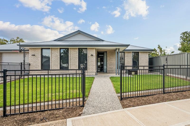 18 Salter Crescent, Christies Beach - Image 1