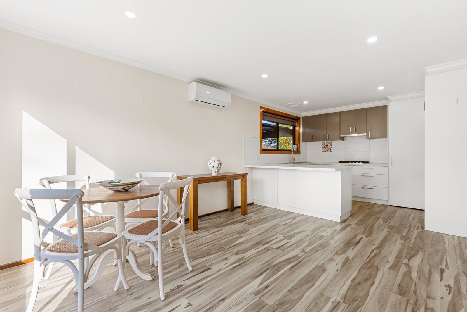 Unit 1/2 Chivers Avenue, Glen Waverley, Glen Waverley - Thumbnail 2