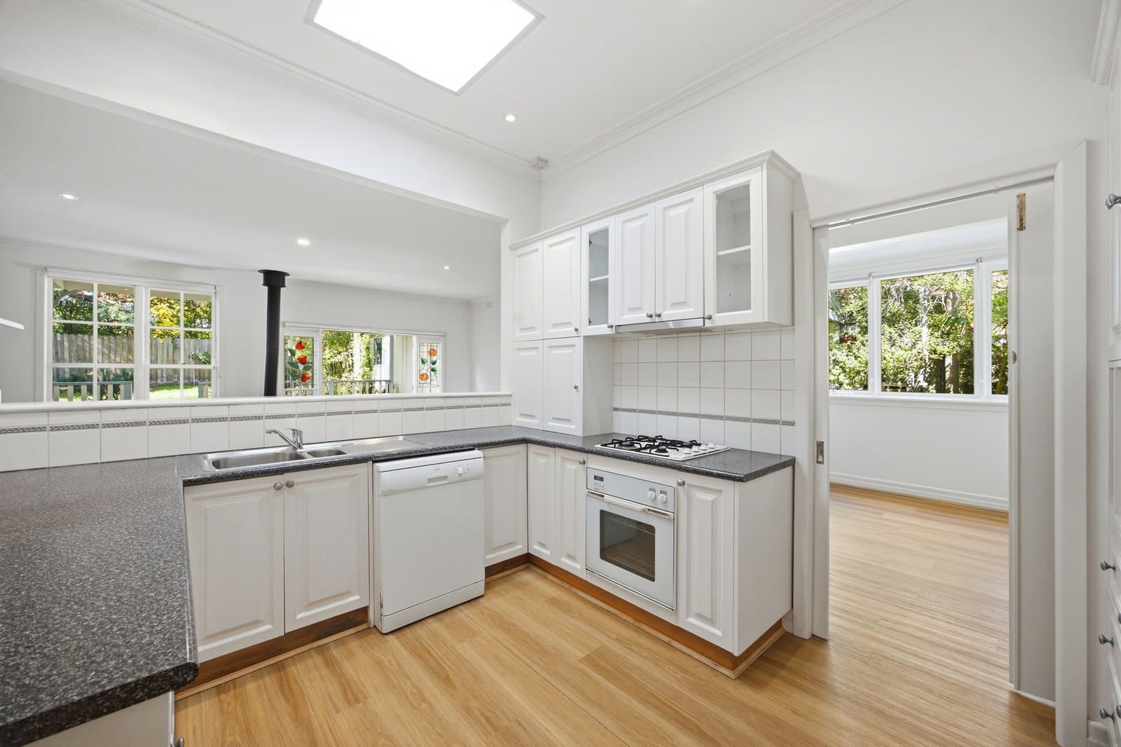 68 Sargood Street, Hampton, Hampton - Thumbnail 3