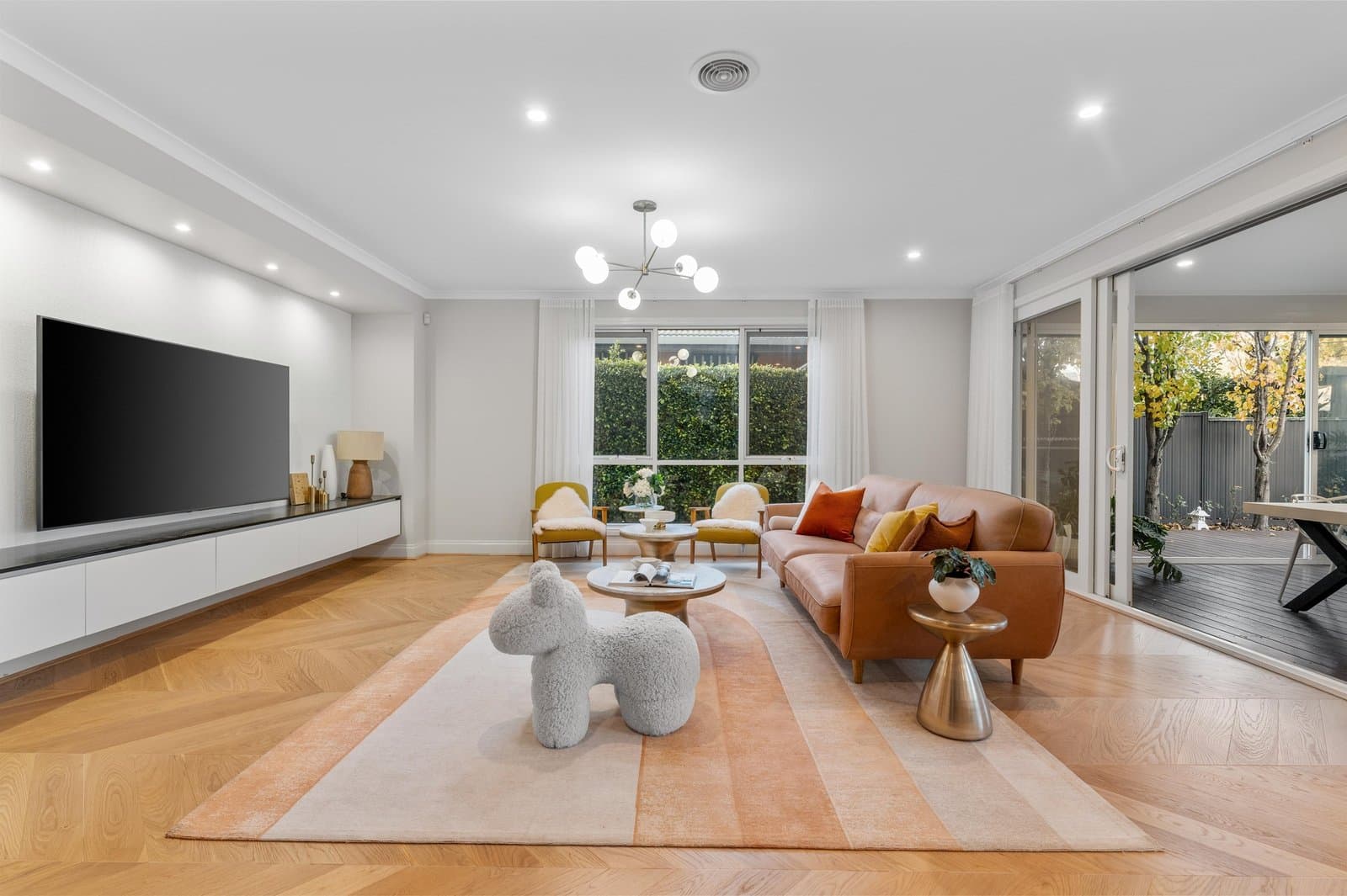 4 Willow Avenue, Glen Waverley, Glen Waverley - Thumbnail 2
