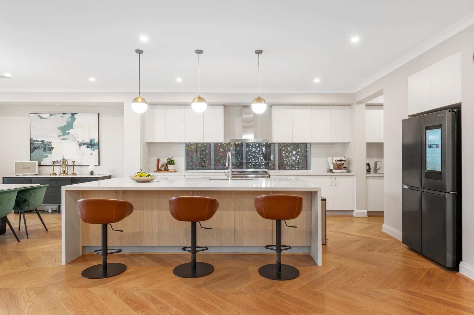 4 Willow Avenue, Glen Waverley, Glen Waverley - Thumbnail 3
