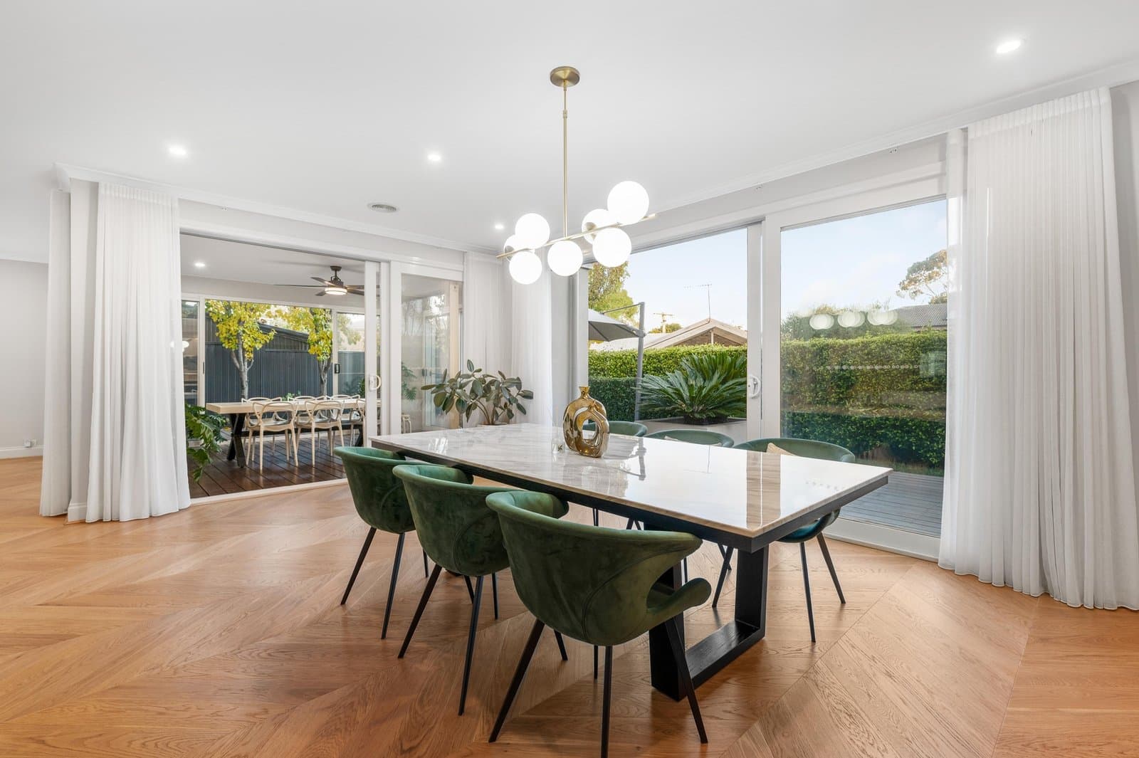 4 Willow Avenue, Glen Waverley, Glen Waverley - Thumbnail 4