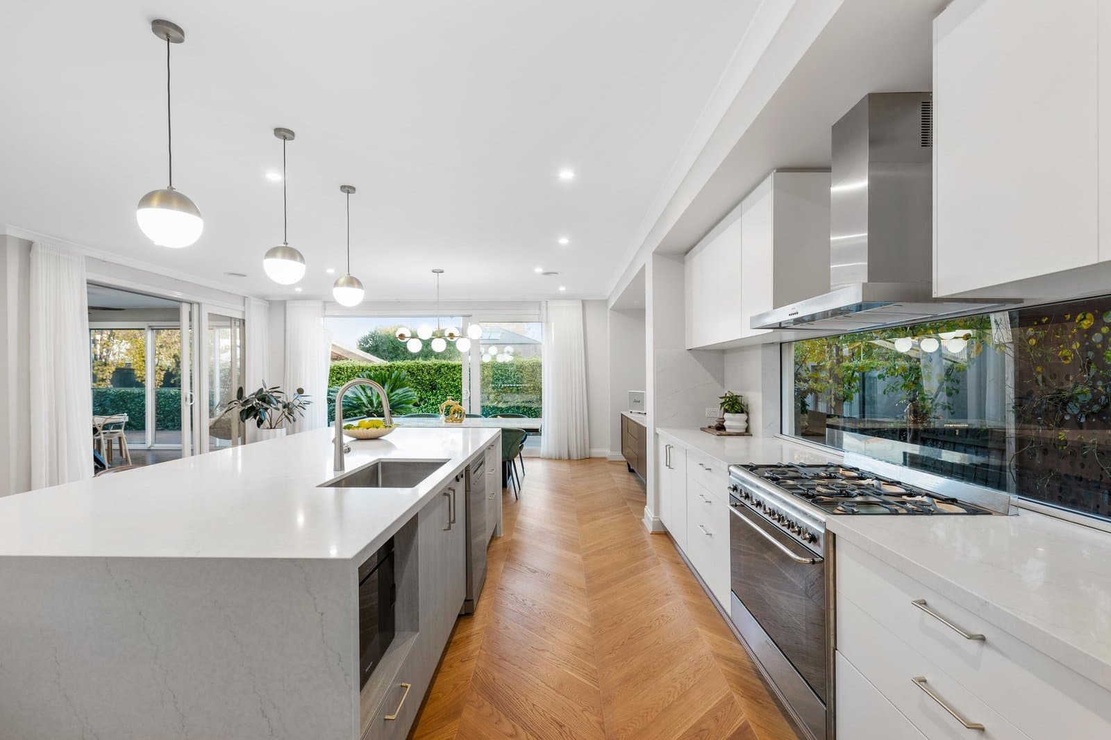 4 Willow Avenue, Glen Waverley, Glen Waverley - Thumbnail 6
