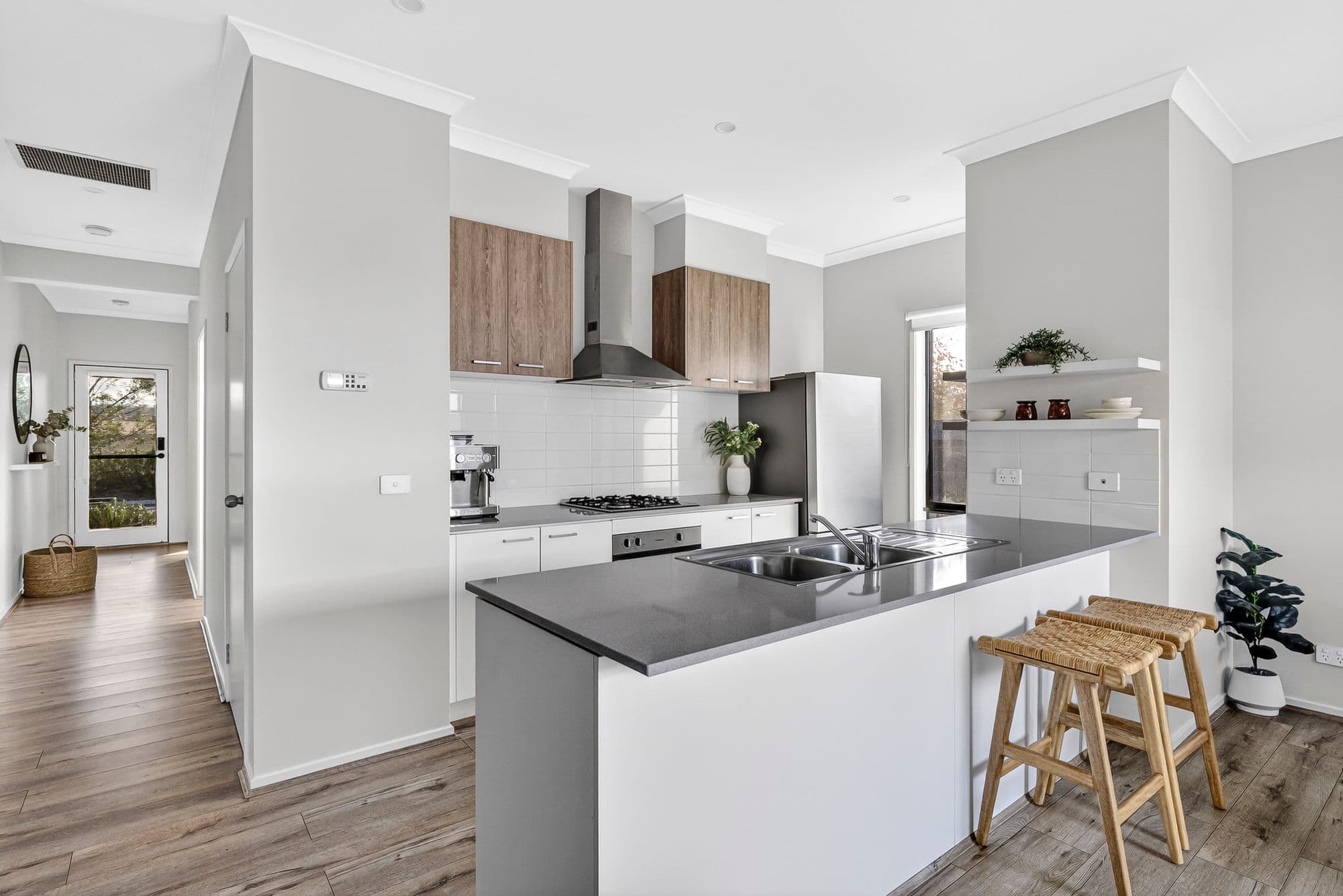 11 Madeira Street,ARMSTRONG CREEK, Armstrong Creek - Thumbnail 5