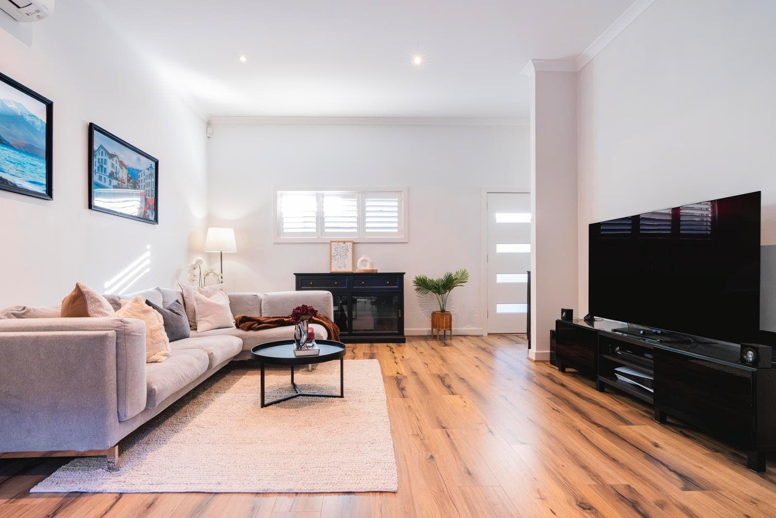 2/24 Laurence Avenue, Airport West VIC 3042, Airport West - Thumbnail 2