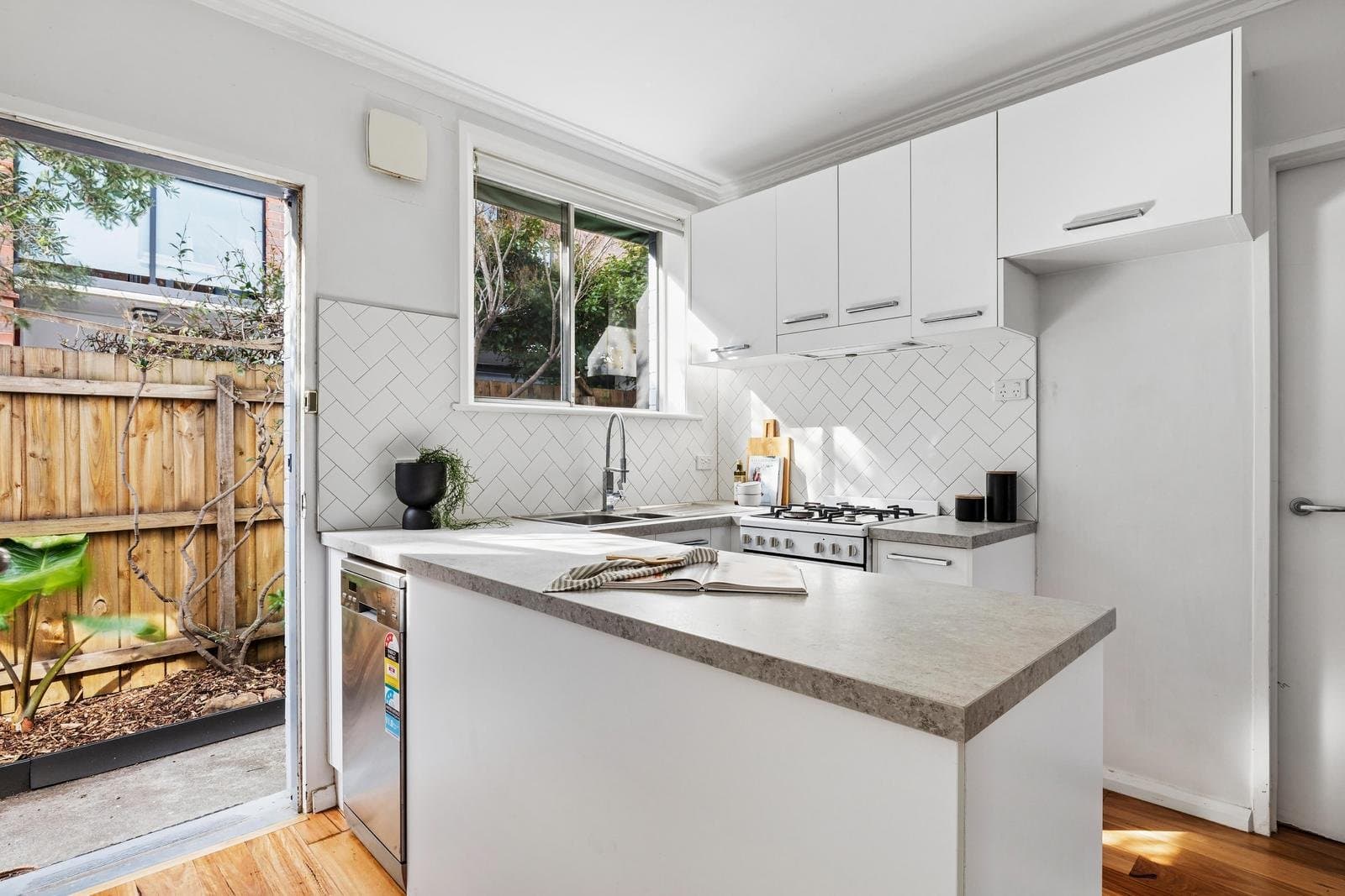 2/66 De Carle Street, Brunswick VIC 3056, Brunswick - Thumbnail 3